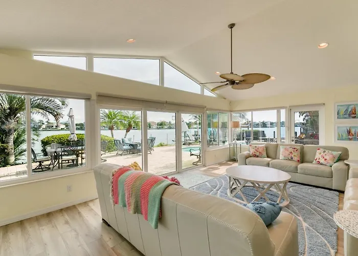 Amazing Waterfront House With Pool In Indian Rocks Beach! Holiday home