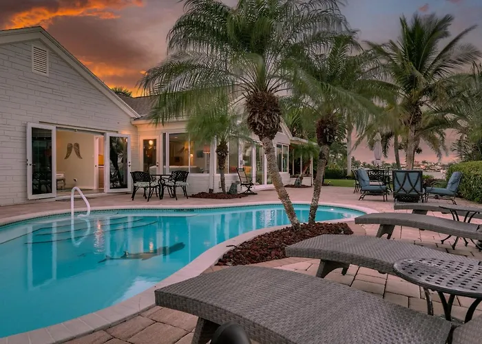 Amazing Waterfront House With Pool In Indian Rocks Beach! Holiday home *