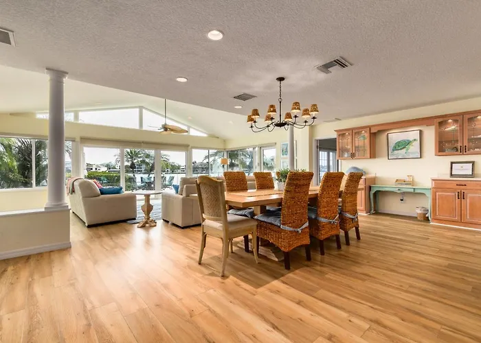 Amazing Waterfront House With Pool In Indian Rocks Beach! Holiday home Clearwater Beach