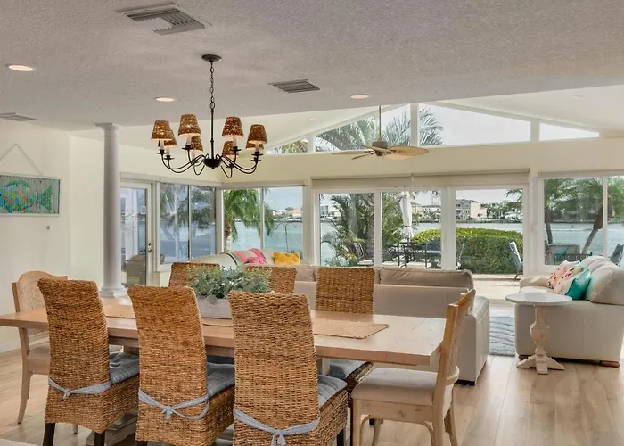 Holiday home Amazing Waterfront House With Pool In Indian Rocks Beach! Clearwater Beach