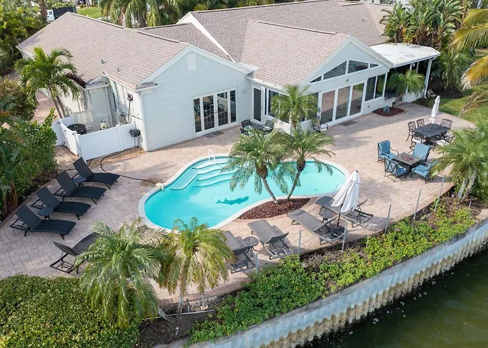 Amazing Waterfront House With Pool In Indian Rocks Beach!