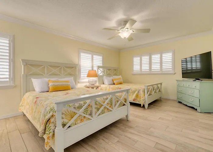 Amazing Waterfront House With Pool In Indian Rocks Beach! Holiday home