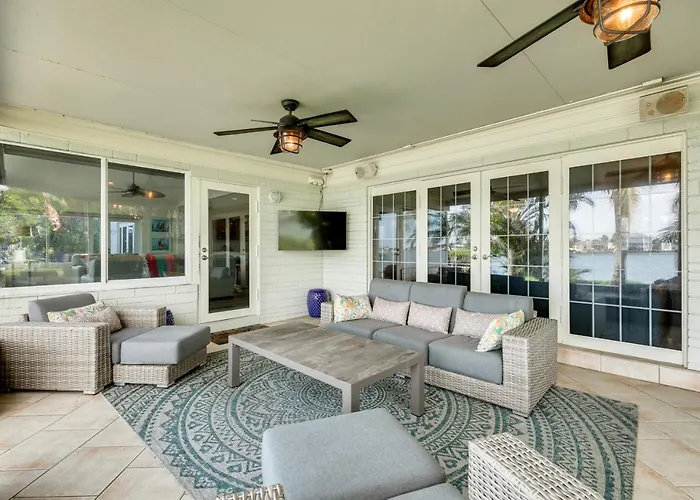 Amazing Waterfront House With Pool In Indian Rocks Beach! Holiday home Clearwater Beach