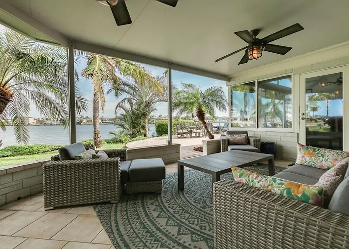 Amazing Waterfront House With Pool In Indian Rocks Beach! Holiday home