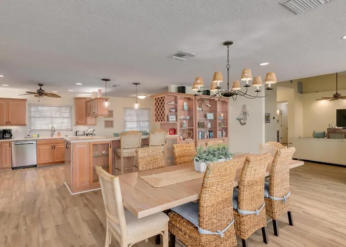 Holiday home Amazing Waterfront House With Pool In Indian Rocks Beach! Clearwater Beach