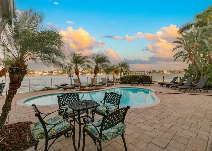 Amazing Waterfront House With Pool In Indian Rocks Beach! *